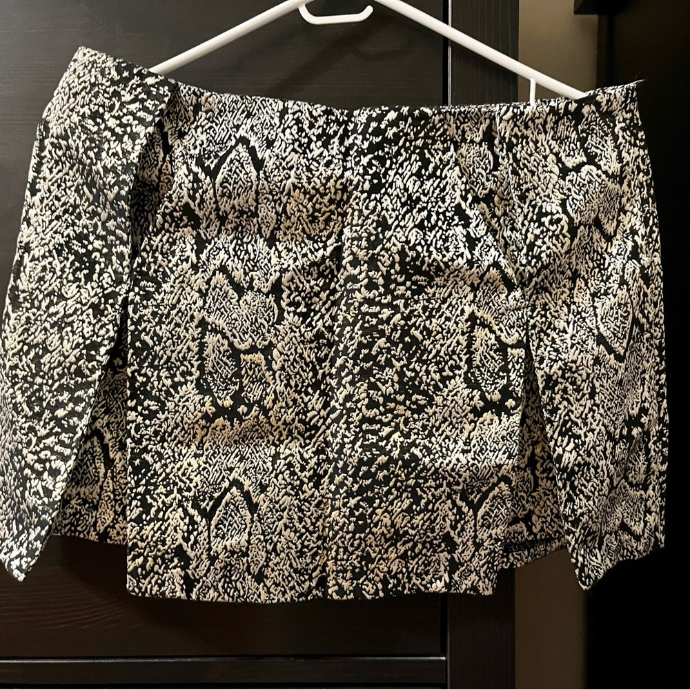 MUSTARD SEED Gold Textured Pattern Mini Skirt, Size Medium